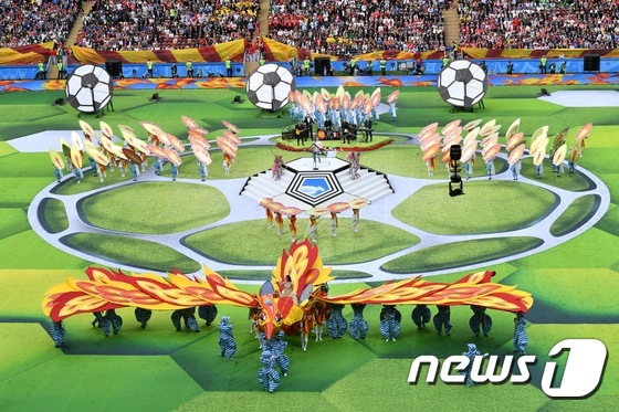 지난 14일(한국시간) 오후 11시30분 러시아 모스크바의 루즈니키 스타디움에서 2018 국제축구연맹(FIFA) 러시아 월드컵이 성대한 개막식을 올렸다. /사진제공= 뉴스1
