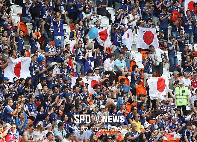 ▲ SARANSK, RUSSIA - JUNE 19: Japan fans enjoy the atmosphere during the 2018 FIFA World Cup Russia group H match between Colombia and Japan at Mordovia Arena on June 19, 2018 in Saransk, Russia. (Photo by Clive Mason/Getty Images)