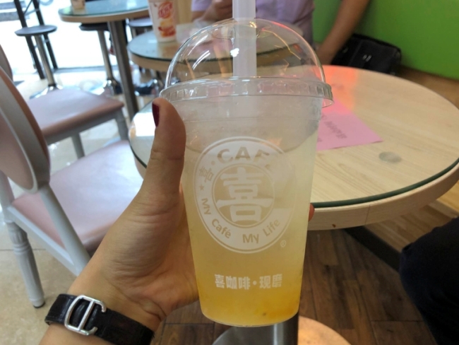 중국 편의점 C-Store 중 매장 내 카페코너에서 판매되고 있는 유자차 음료 [사진제공=aT]