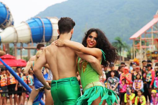 롯데워터파크의 삼바 공연. 사진제공|롯데월드