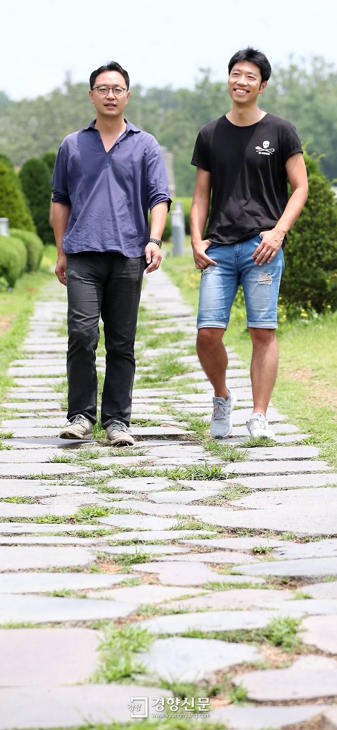 김산하씨(왼쪽)는 국내 최초의 야생 영장류학자고, 김한민씨는 국내 최초의 시셰퍼드 활동가다. / 김기남 기자 kknphoto@kyunghyang.com