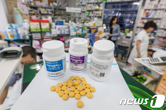 9일 서울시내 한 약국에 판매중지된 '발사르탄'성분의 고혈압약이 놓여 있다. 2018.7.9/뉴스1 © News1 유승관 기자