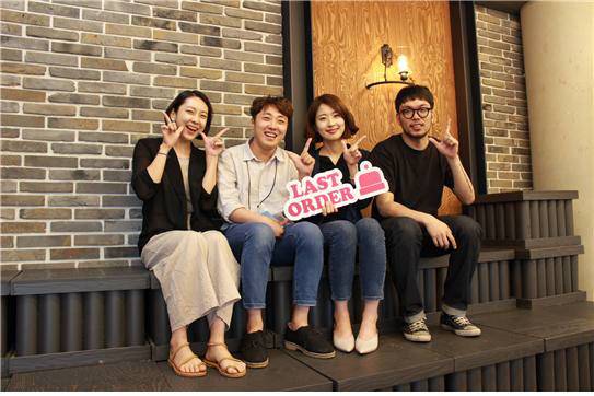 오경석 미로 대표(왼쪽 두 번째)와 창업 멤버들이 라이스오더 앱 출시에 앞서 기념촬영을 했다.(사진=미로 제공)