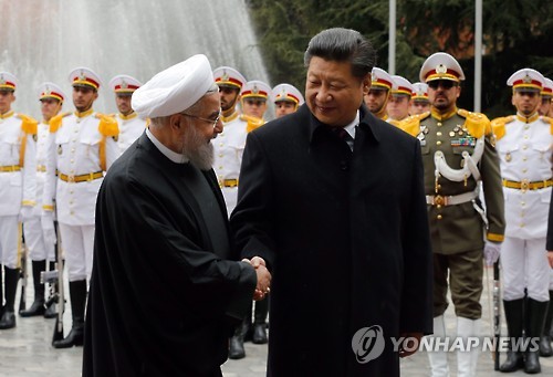 하산 로하니 이란 대통령과 시진핑 중국 국가주석. 이란과 중국은 전방위 협력을 다짐한 바 있다. [EPA=연합뉴스 자료사진]