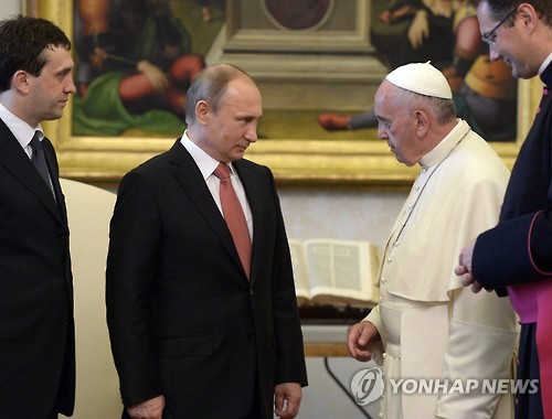 푸틴 대통령과 프란치스코 교황의 회동[EPA=연합뉴스 자료사진]