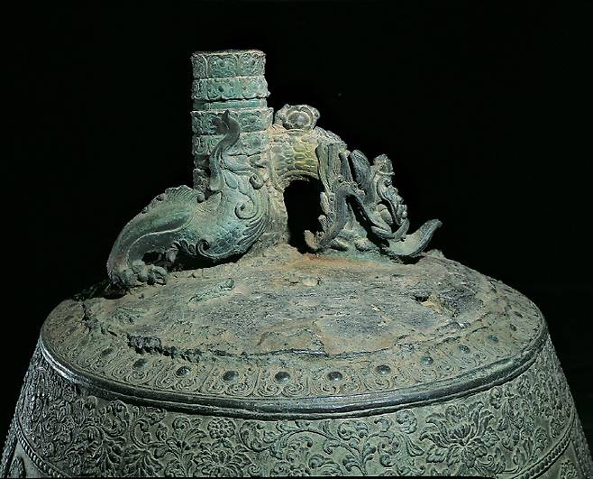 한국 고대의 종에만 있는 특별장치인 음관과 종을 매다는 고리인 용뉴.