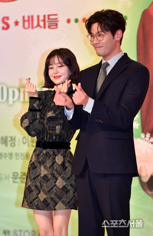 KBS2 ‘저글러스’ 제작발표회에 참석한 백진희(왼쪽)와 최다니엘.  강영조기자 kanjo@sportsseoul.com