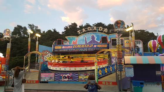 월미도 놀이공원에는 모두 3대의 디스코 팡팡 기구가 있다. 임명수 기자