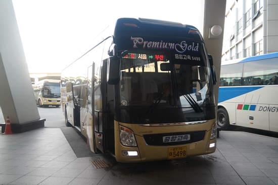 2016년 11월 25일부터 운행을 시작한 프리미엄 고속버스.