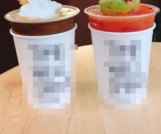 지난 2일 정부의 플라스틱 일회용 컵 남용 단속 이후에도 여전히 일부 카페들은 이중 종이컵을 사용해 음료를 제공하고 있다.사진=독자제공