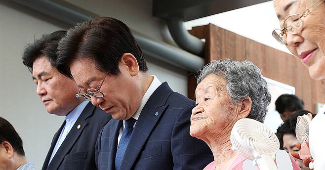 이재명 경기지사가 11일 오전 광주 나눔의 집에서 열린 '일본군 성노예 피해자 기림일(8월14일)' 행사에 참석해 일본의 진정어린 사과와 배상을 촉구하고 있다. [사진 경기도]