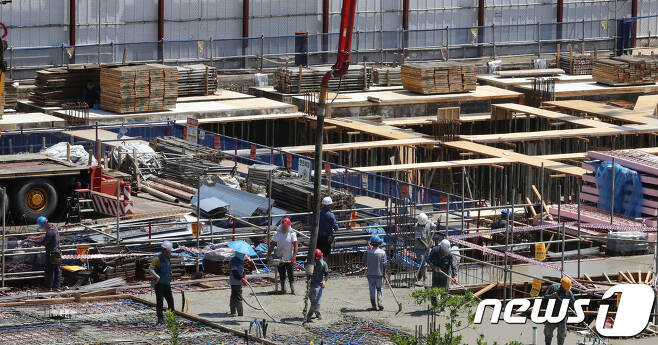 국내 한 건설현장의 모습.(뉴스1 자료사진)© News1 장수영 기자