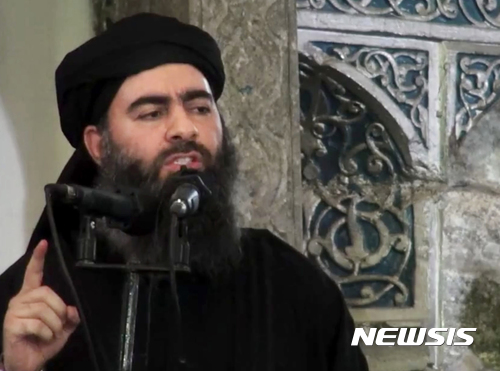【AP/뉴시스】 급진 무장단체 이슬람국가(IS)의 수괴 아부 바크르 알바그다디가 2014년 7월 5일 연설하고 있는 모습. 2017.09.29