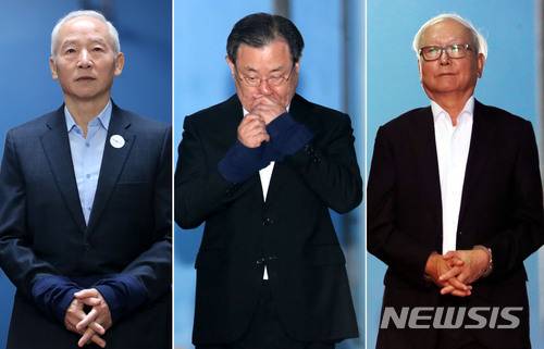 【서울=뉴시스】박주성 기자 = 박근혜정부 당시 국가정보원 특수활동비(특활비)를 청와대에 상납한 혐의로 재판에 넘겨진 남재준(왼쪽부터), 이병기, 이병호 전 국정원장이 지난 6월15일 오전 서울 서초구 서울중앙지법에서 열린 선고 공판에서 징역 3년과 3년 6개월을 각각 선고 받고 호송차로 이동하고 있다. 2018.06.15. park7691@newsis.com