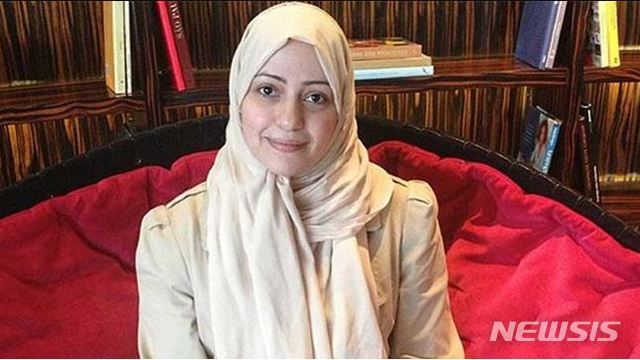 【서울=뉴시스】이달 초 사형을 선고받은 사실이 뒤늦게 알려진 사우디아라비아의 여성 정치운동가 이스라 알-곰감(29). 사우디는 살만 빈 압둘아지즈 국왕의 승인을 받은 대로 형을 집행할 방침인 것으로 알려졌다. 사우디에서 여성에 대한 사형이 집행된 적은 과거에도 있었지만 정치 활동을 이유로 사형이 선고된 것은 그녀가 최초다. 형이 집행될 경우 알-곰감은 참수될 것으로 예상된다. <사진출처 : 밸루워크> 2018.8.22