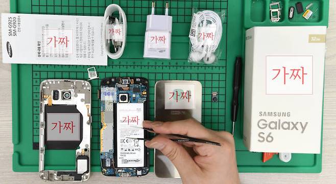 갤럭시S6 스마트폰 이외에 박스 구성품도 전부 가짜로 제작됐다. 김동욱기자 gphoto@etnews.com