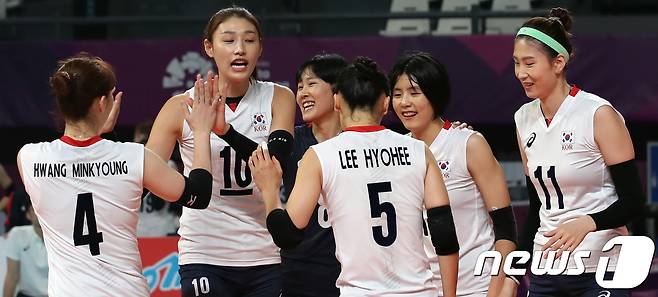 동메달을 따낸 여자 배구 대표팀 © News1 김명섭 기자