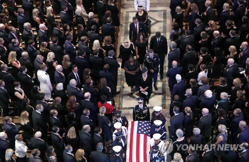 존 매케인 상원의원 장례식 (AP Photo/Pablo Martinez Monsivais)