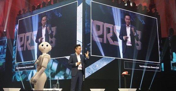 김태원 대표가 지난 7월 유럽 3대 테크 컨퍼런스 중 하나인 '파이어니어스 페스티벌'에서 한국인으로는 처음으로 메인 세션을 발표하고 있다.