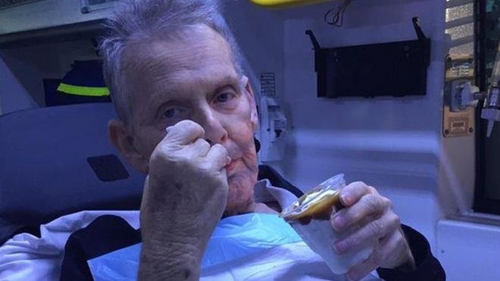 아이스크림을 먹고 있는 론 매카트니[출처: '퀸즐랜드 앰뷸런스 서비스(QAS)' 페이스북]