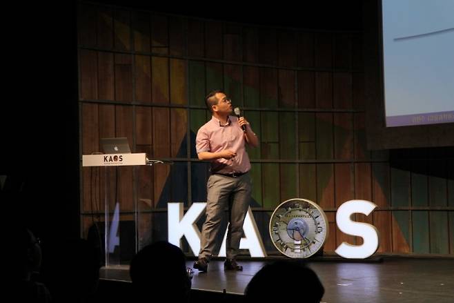 페터 숄체 교수의 업적 해설을 맡은 고등과학원 김완수 박사는 ‘수학적인 내용만 보면 숄체 교수가 받을 거라고 확신했다’며 강연을 시작했다.