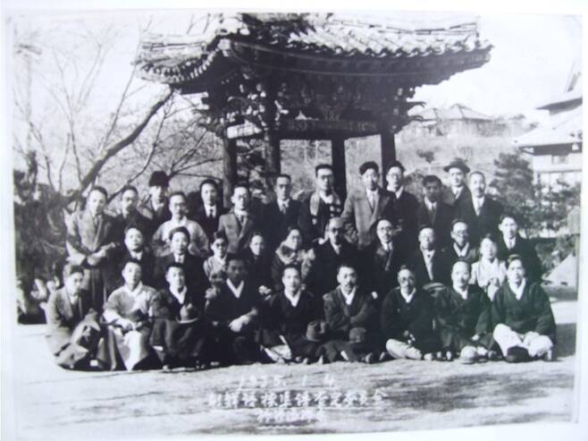 1935년 표준어 사정 제1차 회의에 참석한 위원들. 사진 출처 <국가기록원>