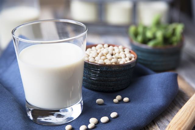 미국에서 인기를 얻고 있는 ‘콩 우유’(Soy milk)를 두고 ‘우유’라는 명칭을 붙일 수 있느냐를 두고 논란이 계속되고 있다. 게티이미지뱅크