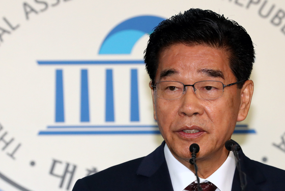 문진국 자유한국당 의원이 지난해 10월 국회 정론관에서 타워크레인 중대재해 재발방지를 요구하고 있다. [뉴시스]