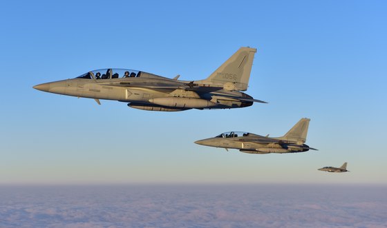 대한민국 하늘을 비행 중인 FA-50 전투기의 모습. 뉴스1