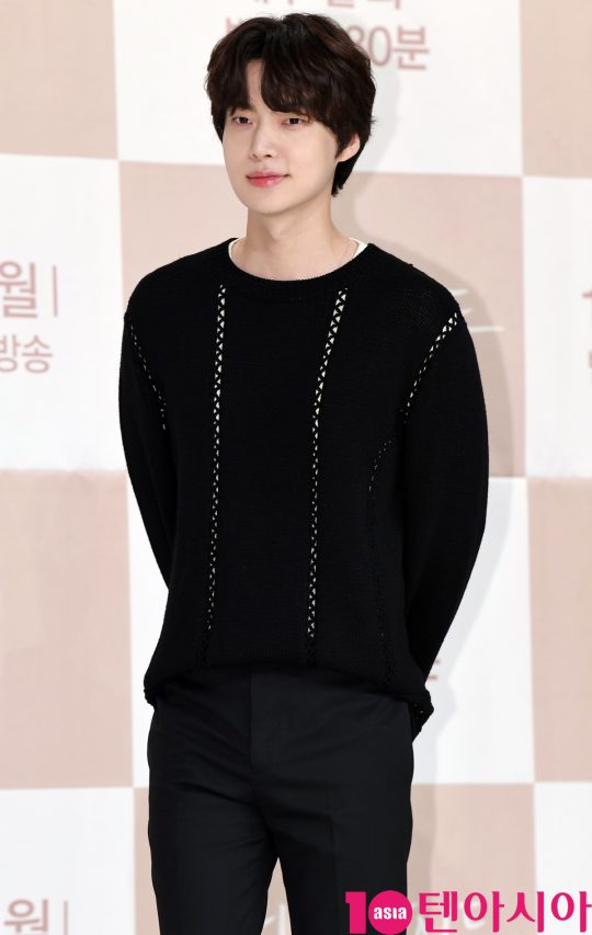 배우 안재현이 1일 오후 서울 영등포구 타임스퀘어 아모리스홀에서 열린 JTBC 새 월화드라마 ‘뷰티 인사이드’ 제작발표회에 참석하고 있다.