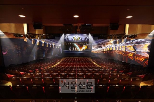 5층 극장에서는 ‘홀로그램 뮤지컬’과 콘서트 영상 등이 상영된다.