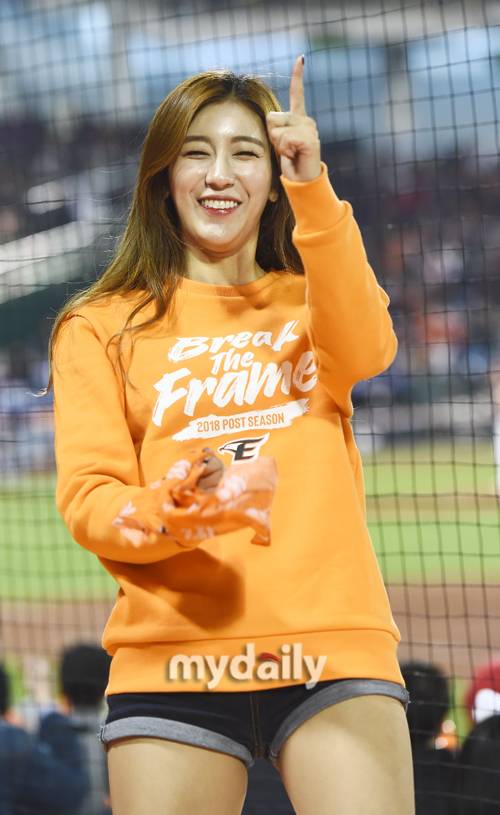 ▲ 치어리더 김연정 '사랑의 총알 빵야'