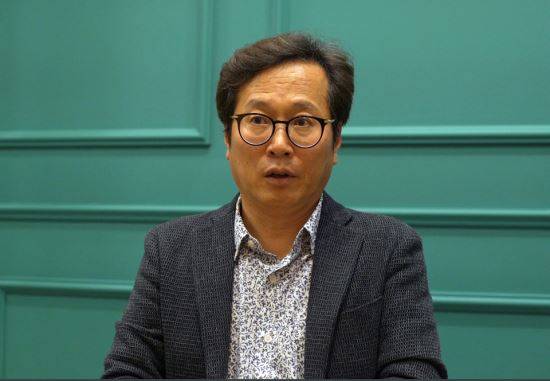 맛 칼럼니스트 황교익씨가 지난 16일 국민일보와의 인터뷰에서 최근 논란에 대한 생각을 말하고 있다.