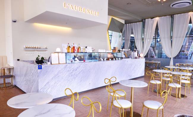 L‘Aubenuit -- a patisserie that specializes in French-style desserts -- opened this May in Seoul’s Sinsa-dong. (Park Hyun-koo/The Korea Herald)