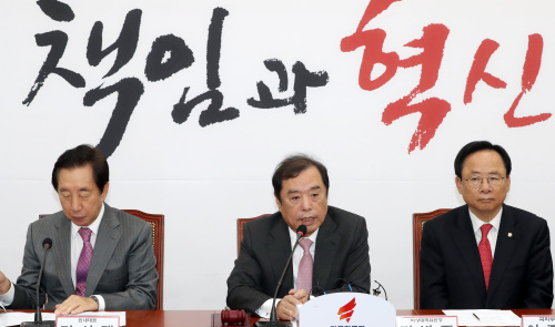 지난 10월31일 자유한국당 비대위원-중진의원 연석회의에서 김병준 비대위원장이 발언하고 있다.
