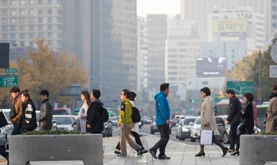 5일 오전 서울 세종대로사거리에서 바라본 서울도심이 뿌옇다. /사진=뉴스1
