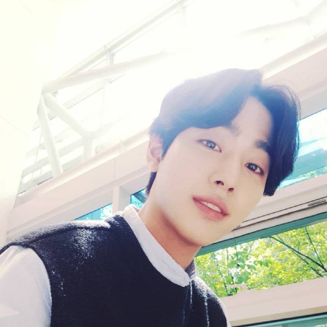 사진=안효섭 인스타그램