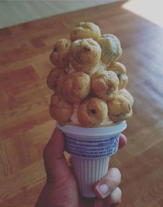 빵빠레 아이스크림에 홈런볼을 붙인 인싸템. 사진=독자 제공