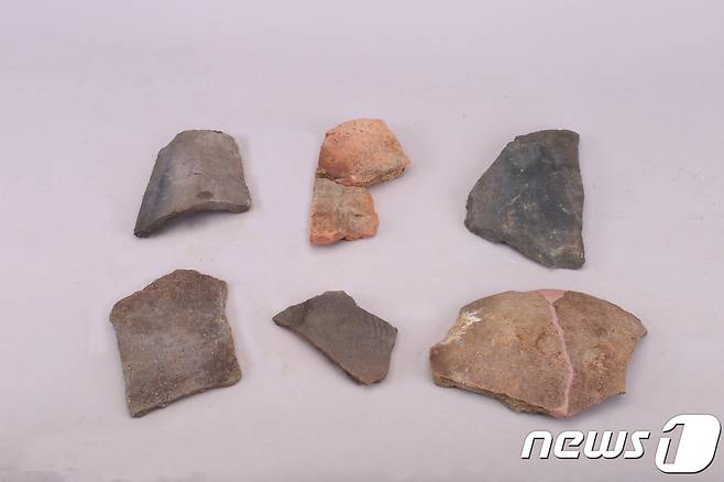 완주 탄현봉수에서 출현된 유물./뉴스1© News1