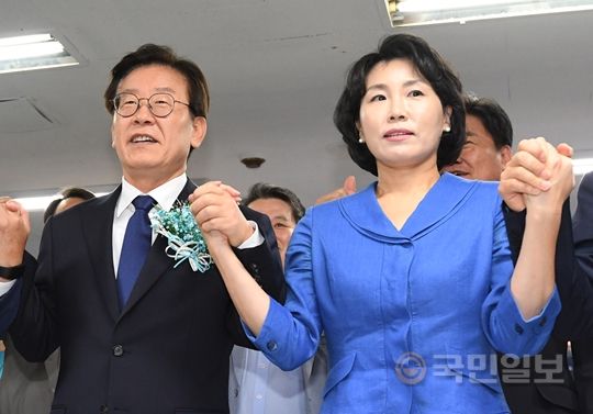 이재명 경기도지사(왼쪽)와 아내 김혜경씨. 국민일보 DB