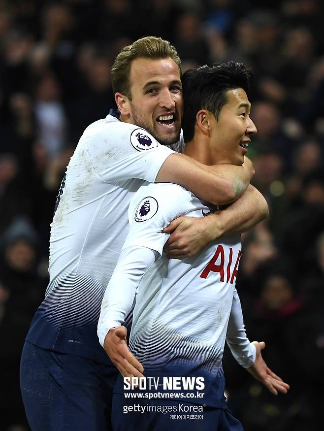▲ 환상 득점을 터뜨린 손흥민(오른쪽)