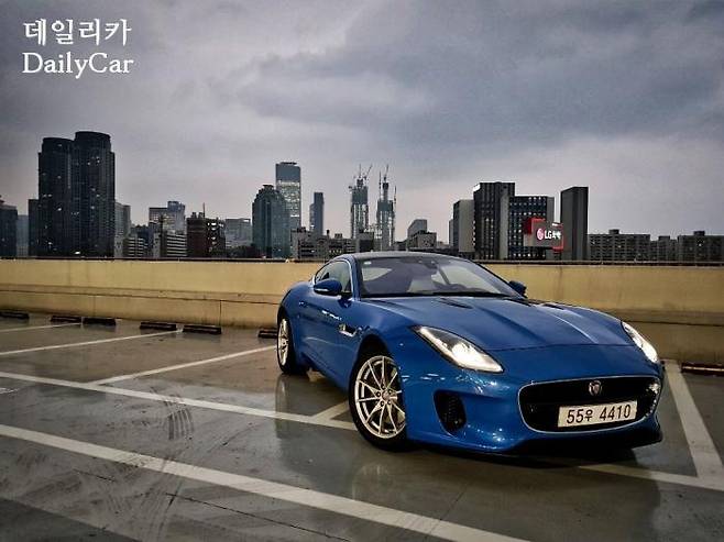 재규어 F타입 P300