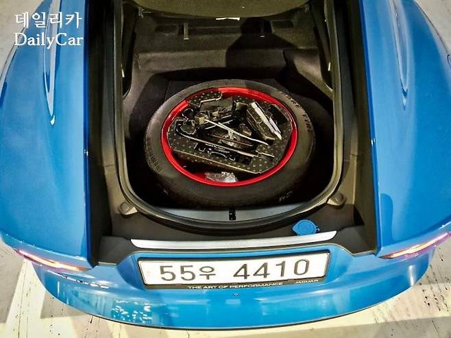 재규어 F타입 P300