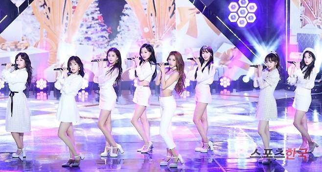'더 쇼' 무대에 선 러블리즈. 사진=장동규 기자 jk31@hankooki.com