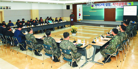 육군 2군단은 지난달 30일 화천군에서 외박구역 설정 주민설명회를 열었다. 화천군 제공