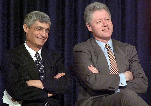 ⓒAP Photo 1997년 미국 정부는 한국을 국가부도 상태로 몰아붙였다. 로버트 루빈 재무장관(왼쪽)과 클린턴 대통령.