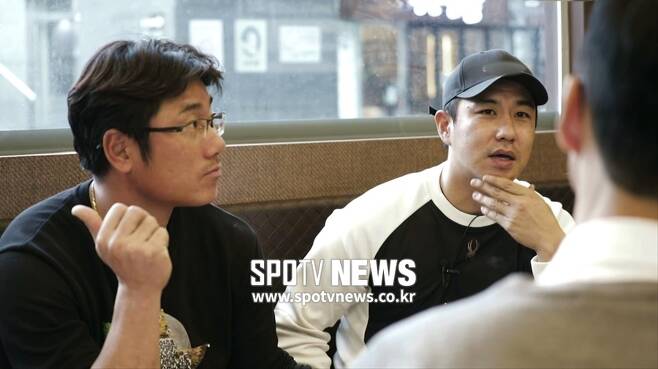 ▲ SK 김강민(오른쪽)과 박정권