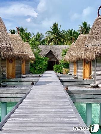 초가지붕을 얹은 오두막 형태의 건물들은 주변 자연의 경관을 해치기는커녕 어우러진다.© News1