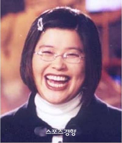 1999년 단발머리를 했던 이영자. 호탕한 미소는 그대로다. 경향신문 DB