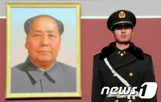 중국 베이징 천안문 광장의 마오쩌둥 초상화 © AFP=News1